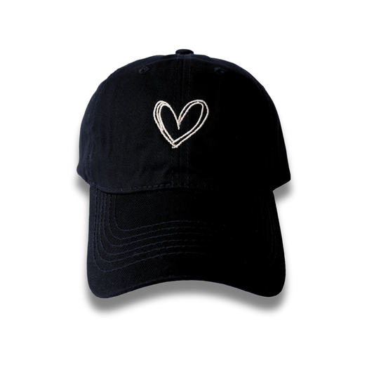 GORRA NEGRA DRIL BORDADA CON CORAZON EN LINEAS. COMPRAR CACHUCHAS COLOMBIA.