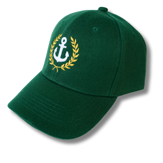 Gorra verde con un ancla bordada. Gorra personalizada colombia.