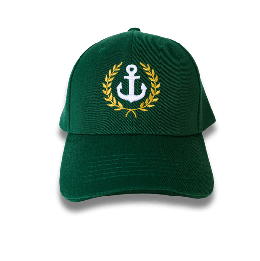 Gorra verde con un ancla bordada. Gorra personalizada bucaramanga.